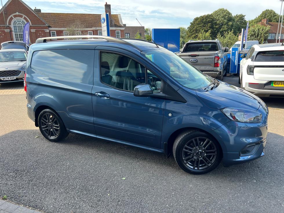 Ford Transit Courier Photo b539ff28-79a2-4ef0-a4b1-6fe95321508f.jpeg