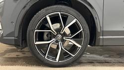 VOLKSWAGEN Tiguan Photo 5