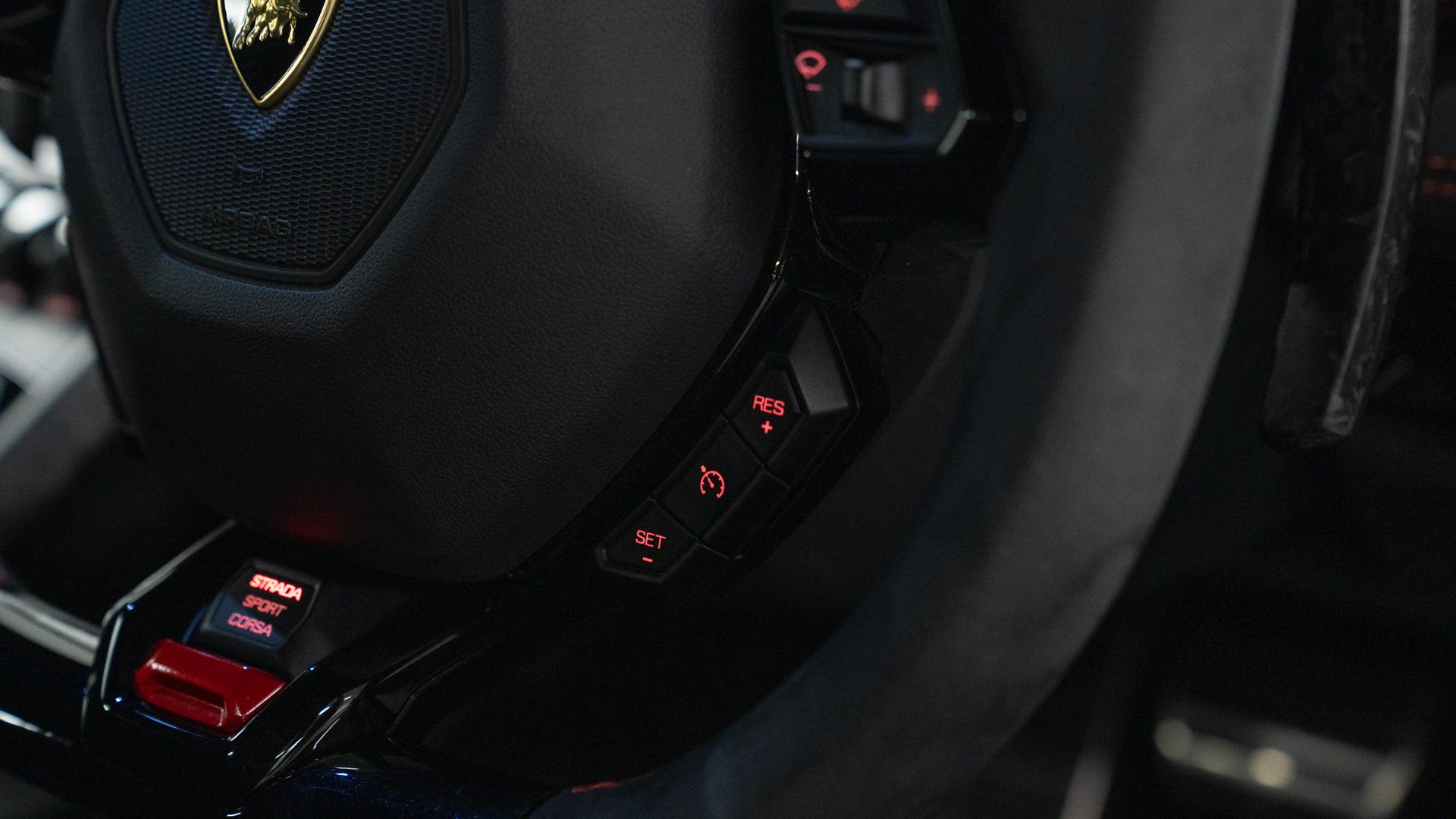 LAMBORGHINI Huracan Photo b5513084-535a-4a1d-9c0e-3cdc9249ae1d.jpg