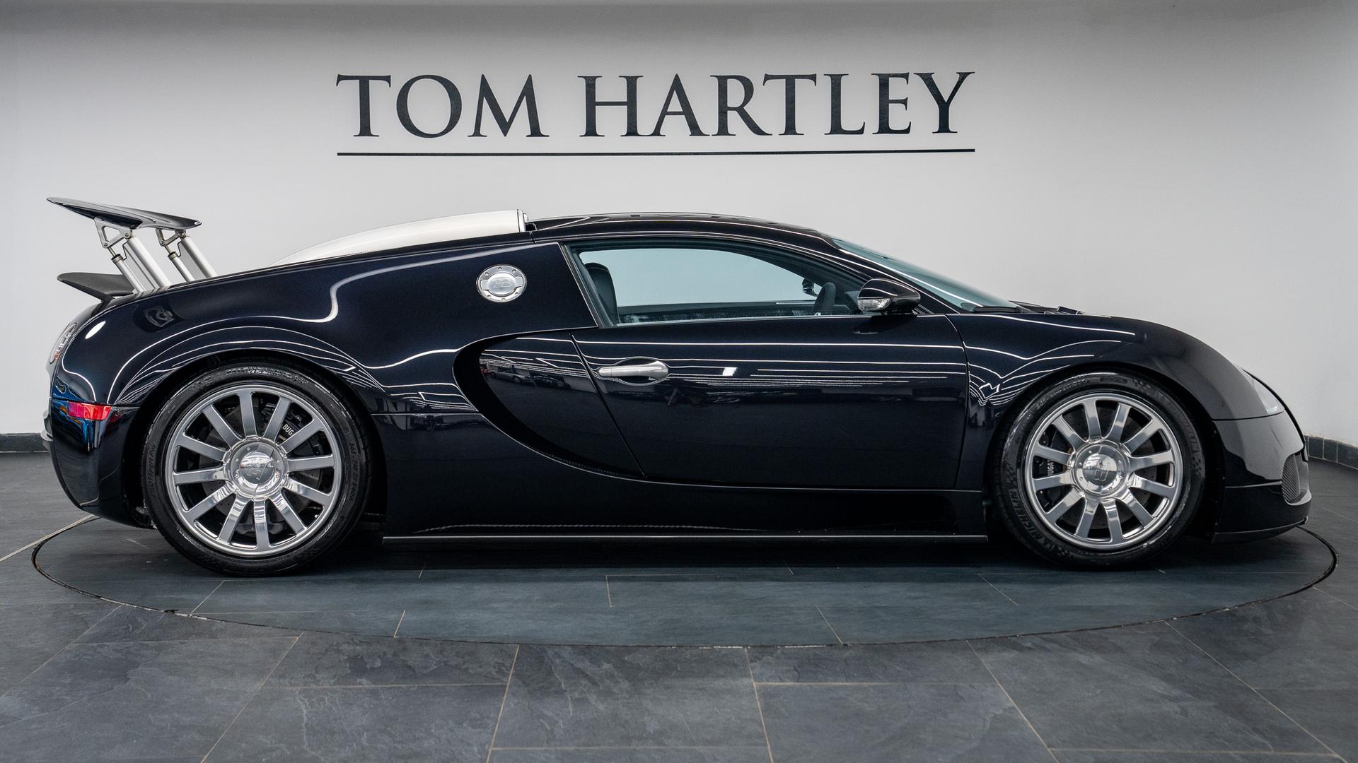 Bugatti Veyron Photo b580ed7f-47b4-4653-ae4e-dd9a7b640553.jpg