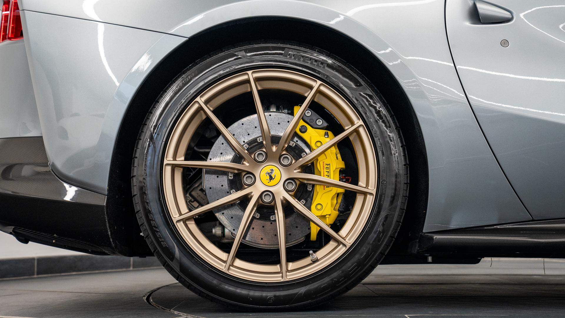 Ferrari 812 Photo b5844b38-af51-4100-ab8e-f6dab295e3bc.jpg