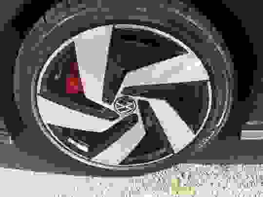 Volkswagen GOLF Photo b58dc5da-d03f-4eeb-9b08-b1467352666c.jpg