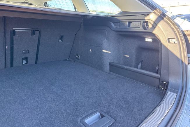 VOLKSWAGEN Passat Photo 31