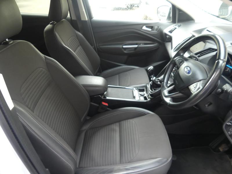 Ford Kuga Photo b5aa9213-40f6-4a57-829d-706b4623544b.jpg