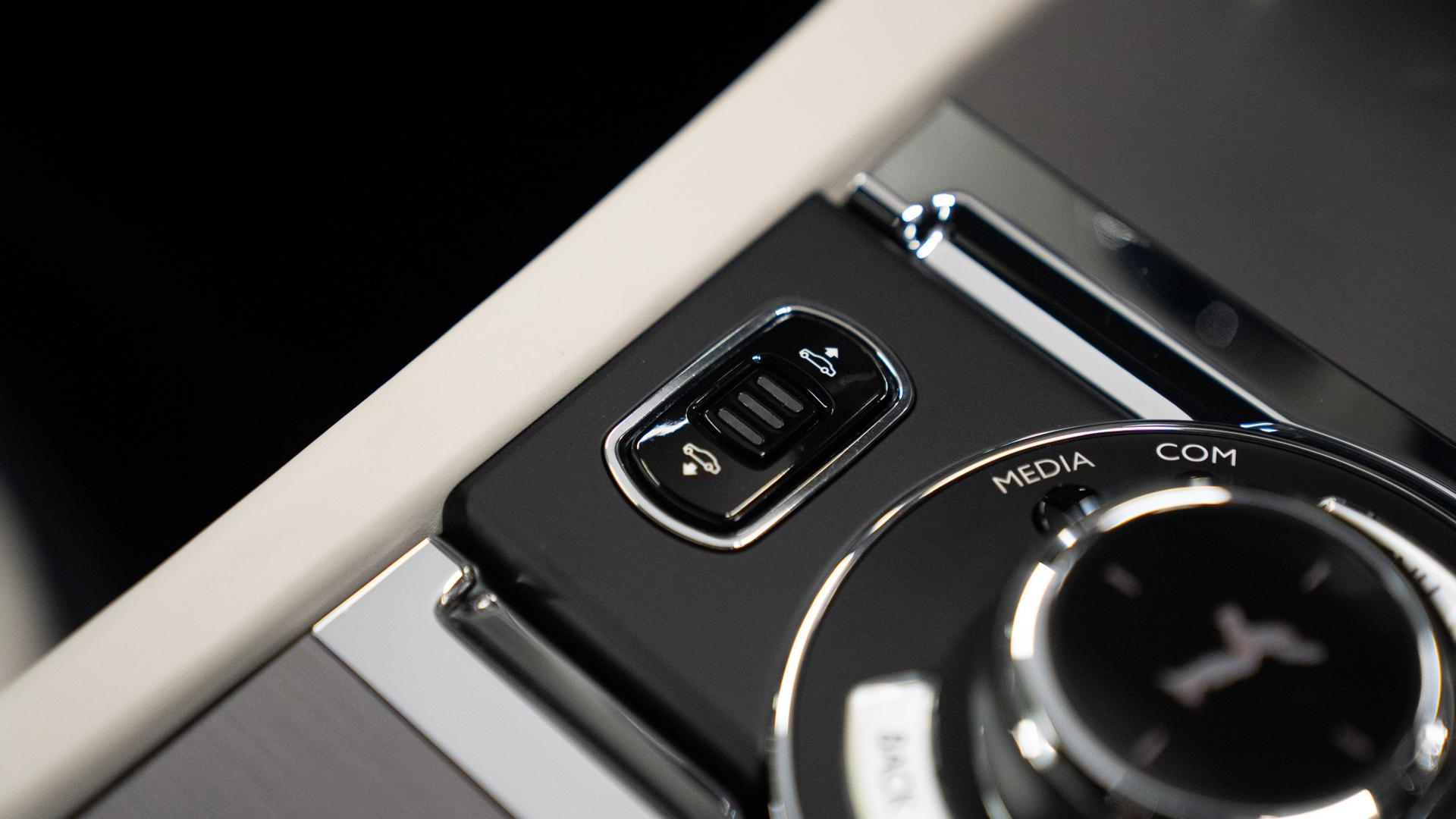 Rolls-Royce Wraith Photo b5ae2e6d-9d2c-446f-a92c-93a921e109dd.jpg