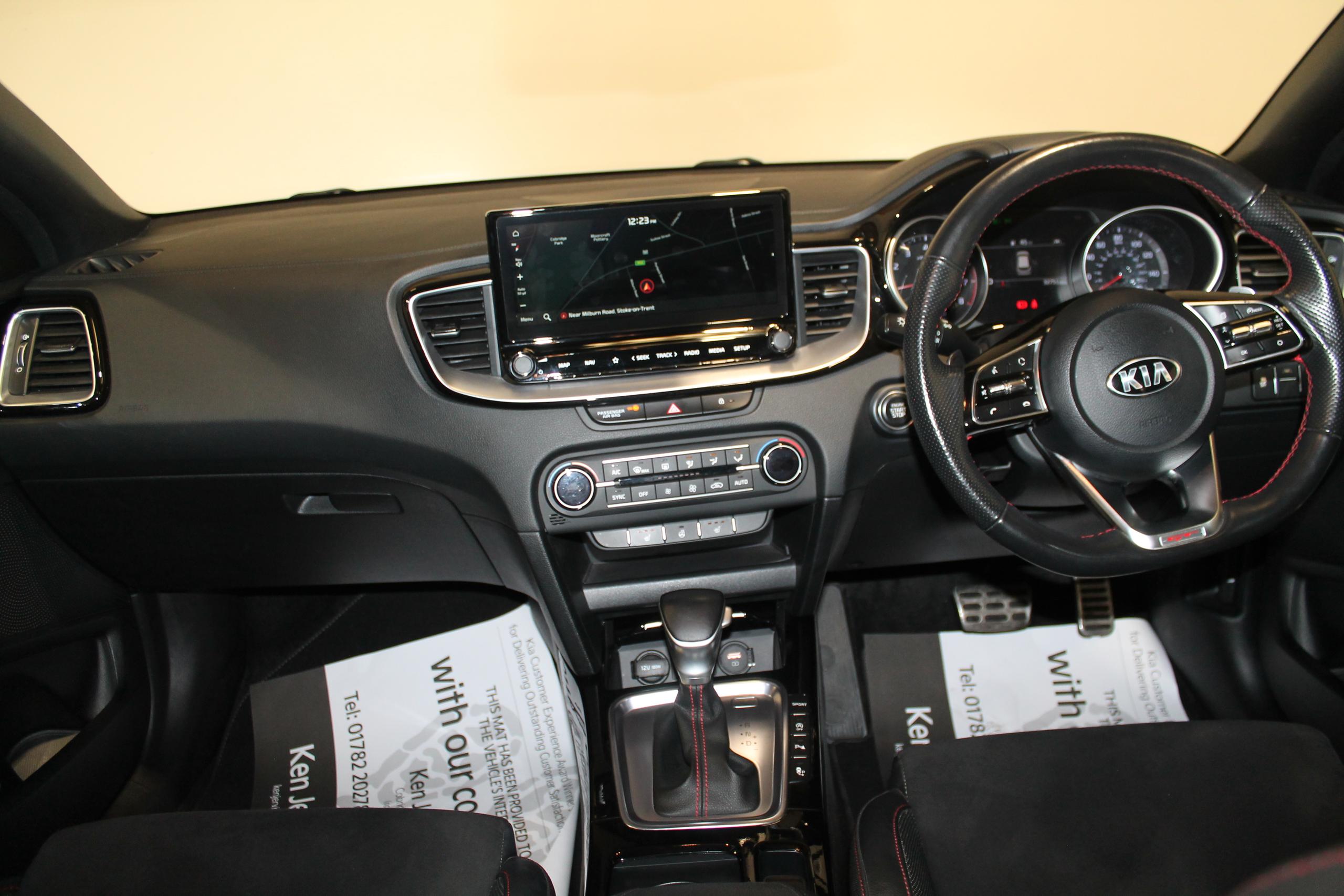 Kia ProCeed Photo 8