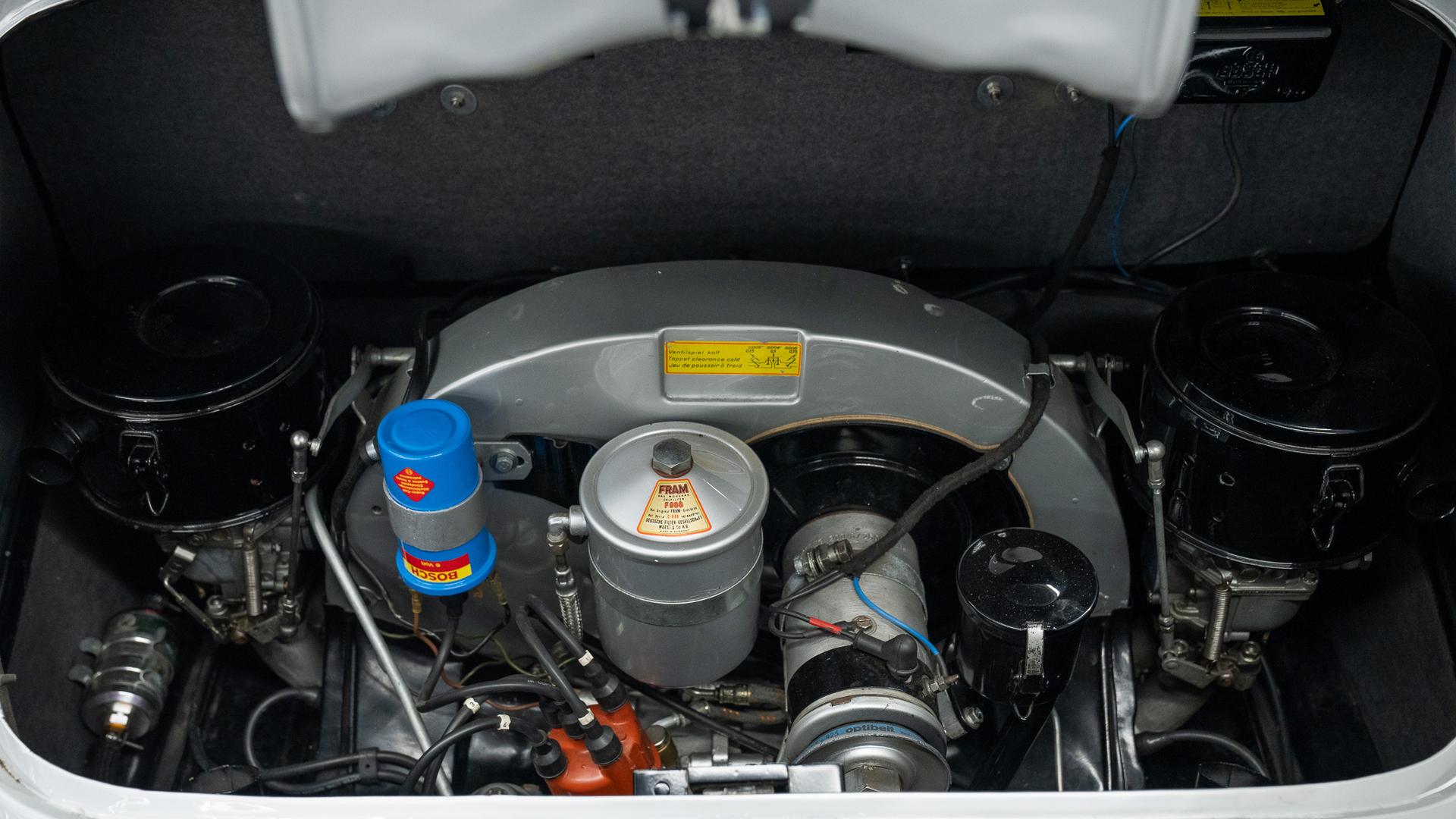 Porsche 356B Photo b5ce09aa-c5df-4b78-a528-5c2fc5dc70f8.jpg