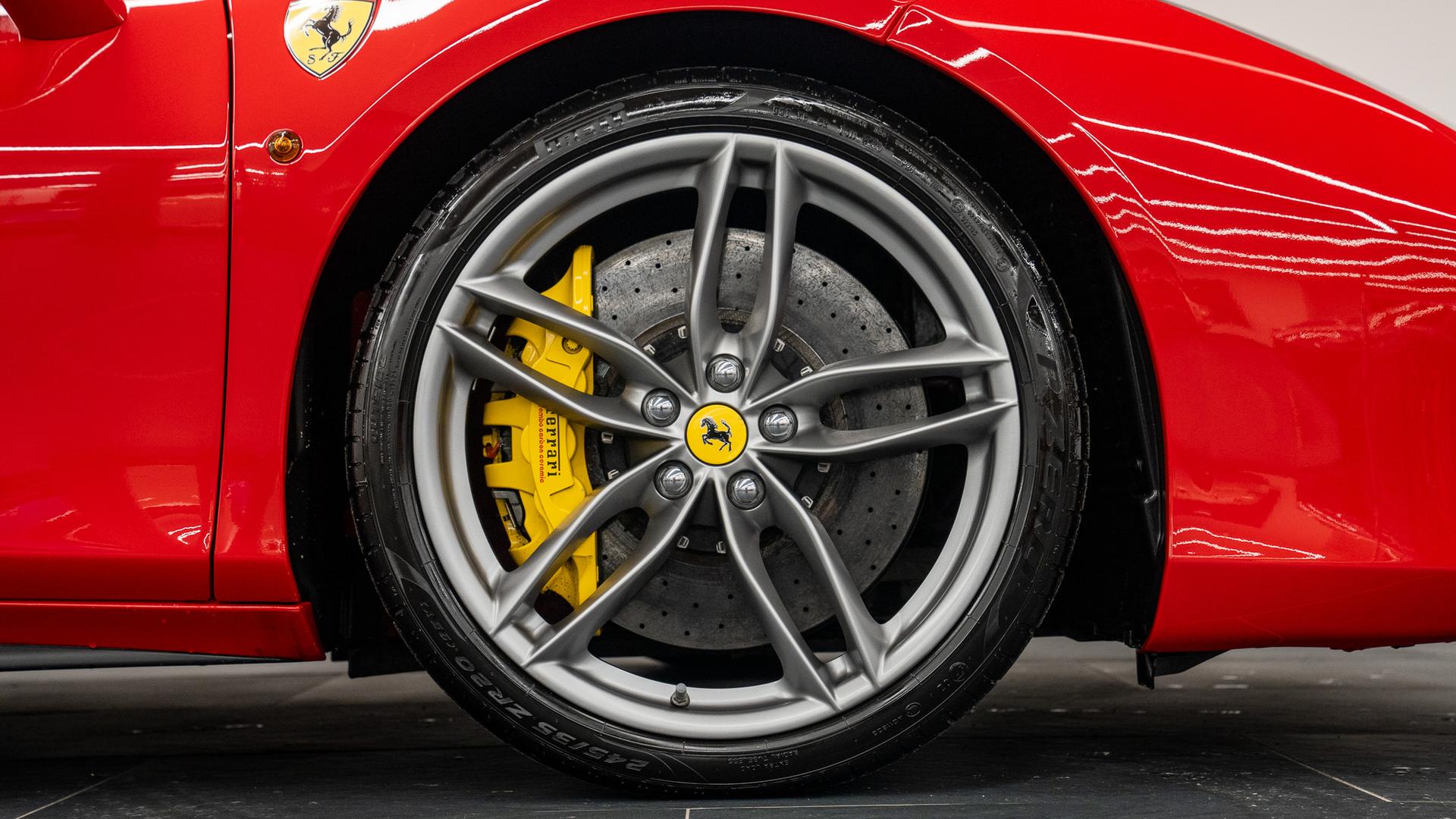 Ferrari 488 Photo b5d3ad76-8b8f-4368-853f-d483a0e3aad0.jpg