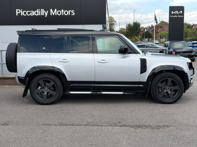 Land Rover Defender 110 Photo b5d499c0-74de-4fcd-a2e6-e2e59fd3ae3a.jpg