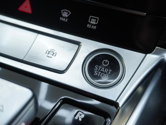 Audi e-tron Photo b5e04d05-501d-4bd5-a6a5-ec4e260df638.jpg