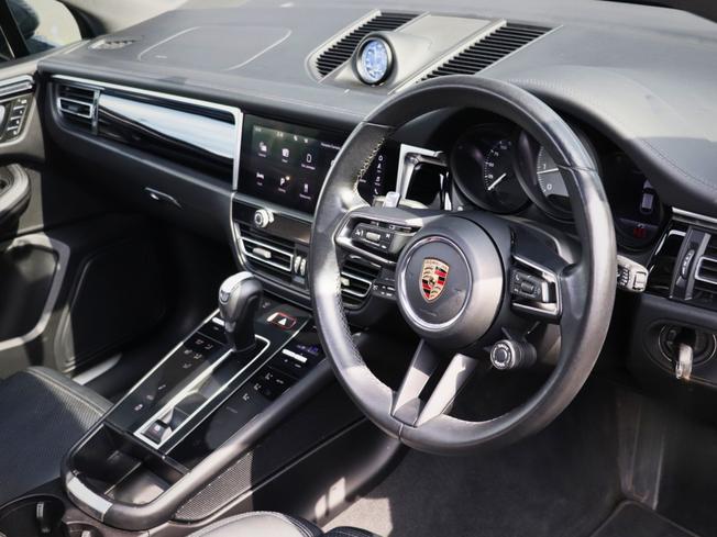 PORSCHE Macan Photo 15