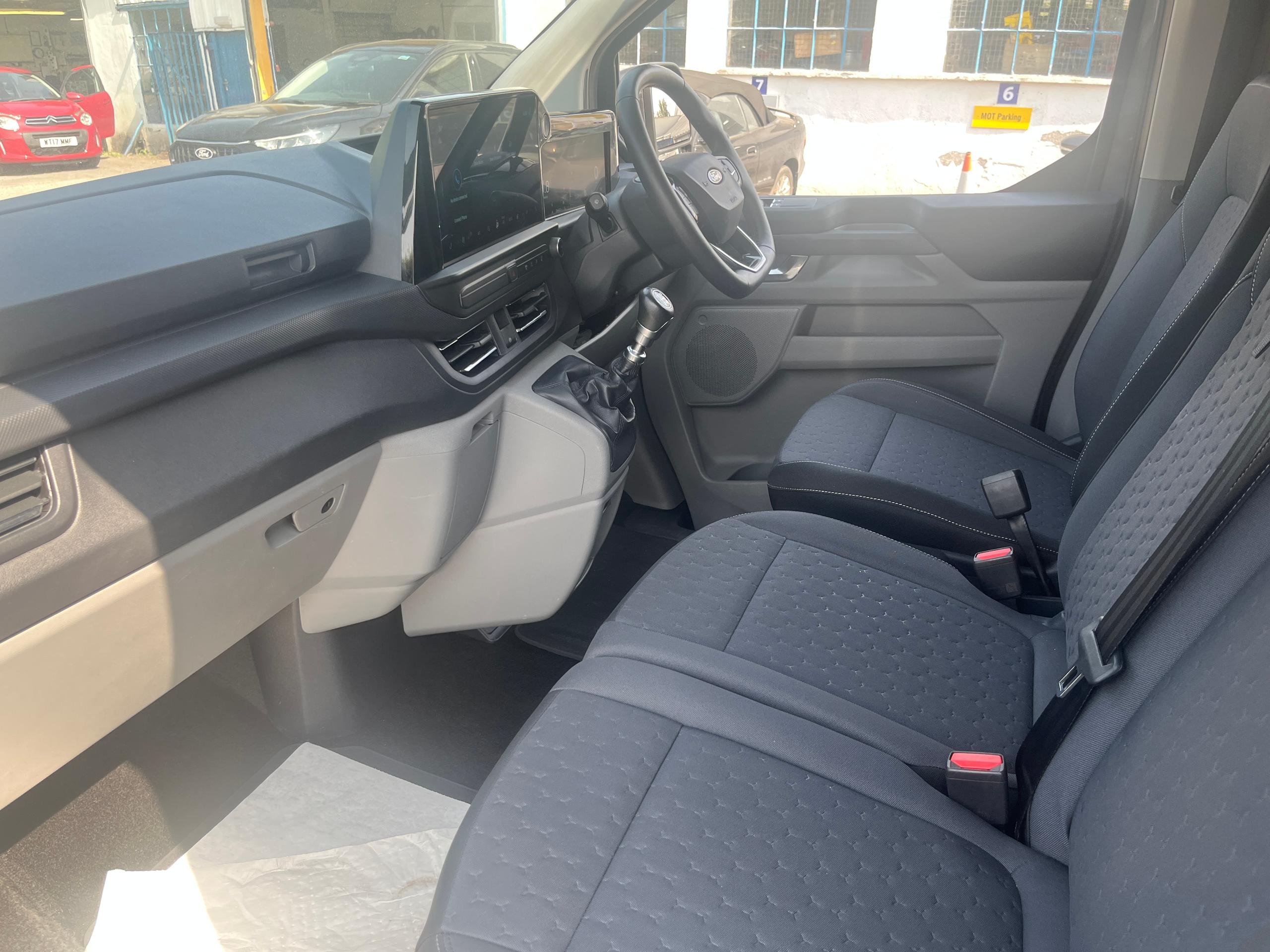 Used Ford TRANSIT CUSTOM VO25YWX 18