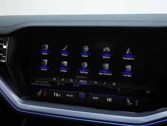 Volkswagen Touareg Photo b60218cd-5a97-4e25-8add-95db942f1a20.jpg