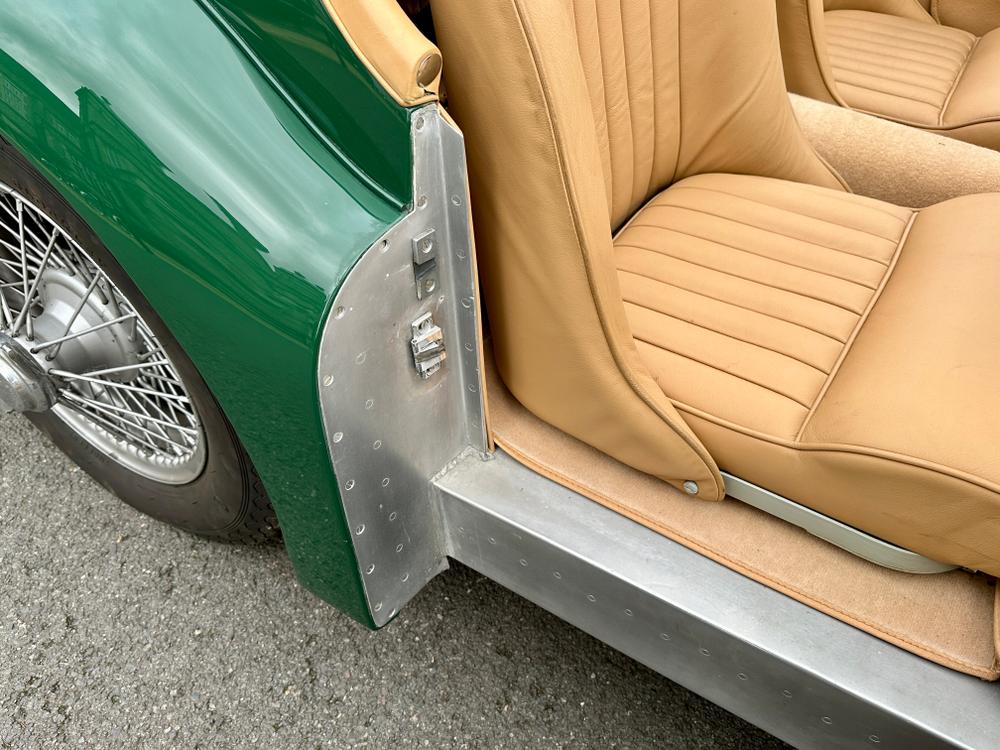 Used Jaguar XK120 1JYU 22