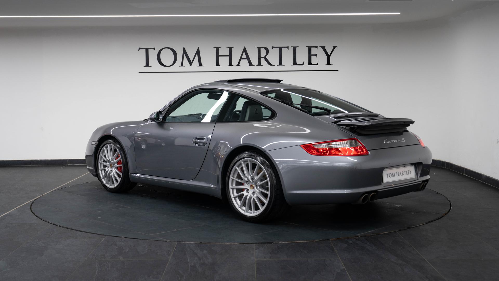 Porsche 911 Photo b626ca4a-a5fc-4848-acea-db17eea639c8.jpg