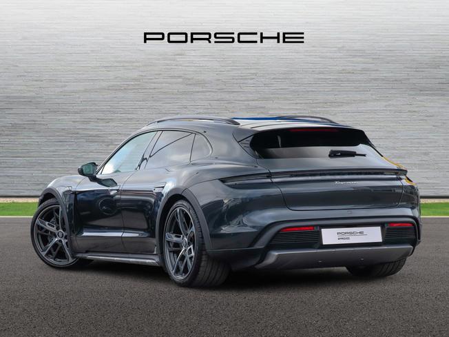 Porsche TAYCAN Photo 2