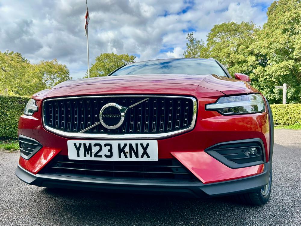Used Volvo V60 Cross Country YM23KNX 9