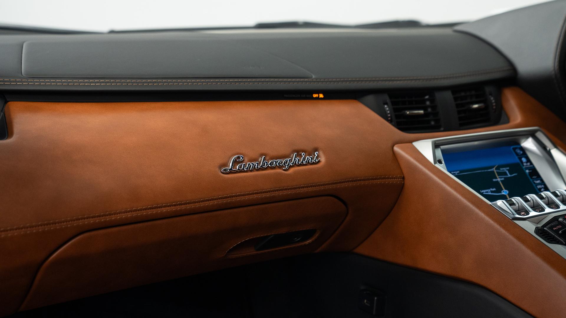 LAMBORGHINI Aventador Photo b634c219-2857-4093-8d27-ef213e749337.jpg