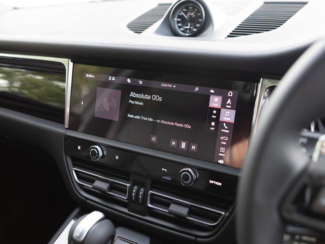 PORSCHE Macan Photo 16