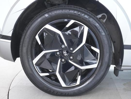Hyundai IONIQ 5 Photo b66cf62a-d4c5-46c6-89bd-b06841ba1968.jpg