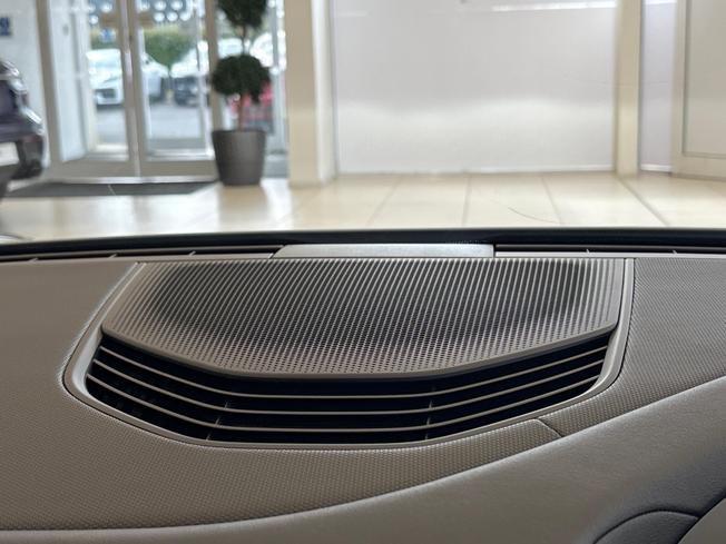 Porsche Taycan Photo 28