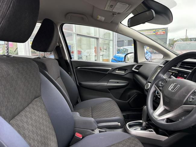 Honda Jazz Photo b68f4966-101d-4a9f-a3bf-900045f83612.jpg