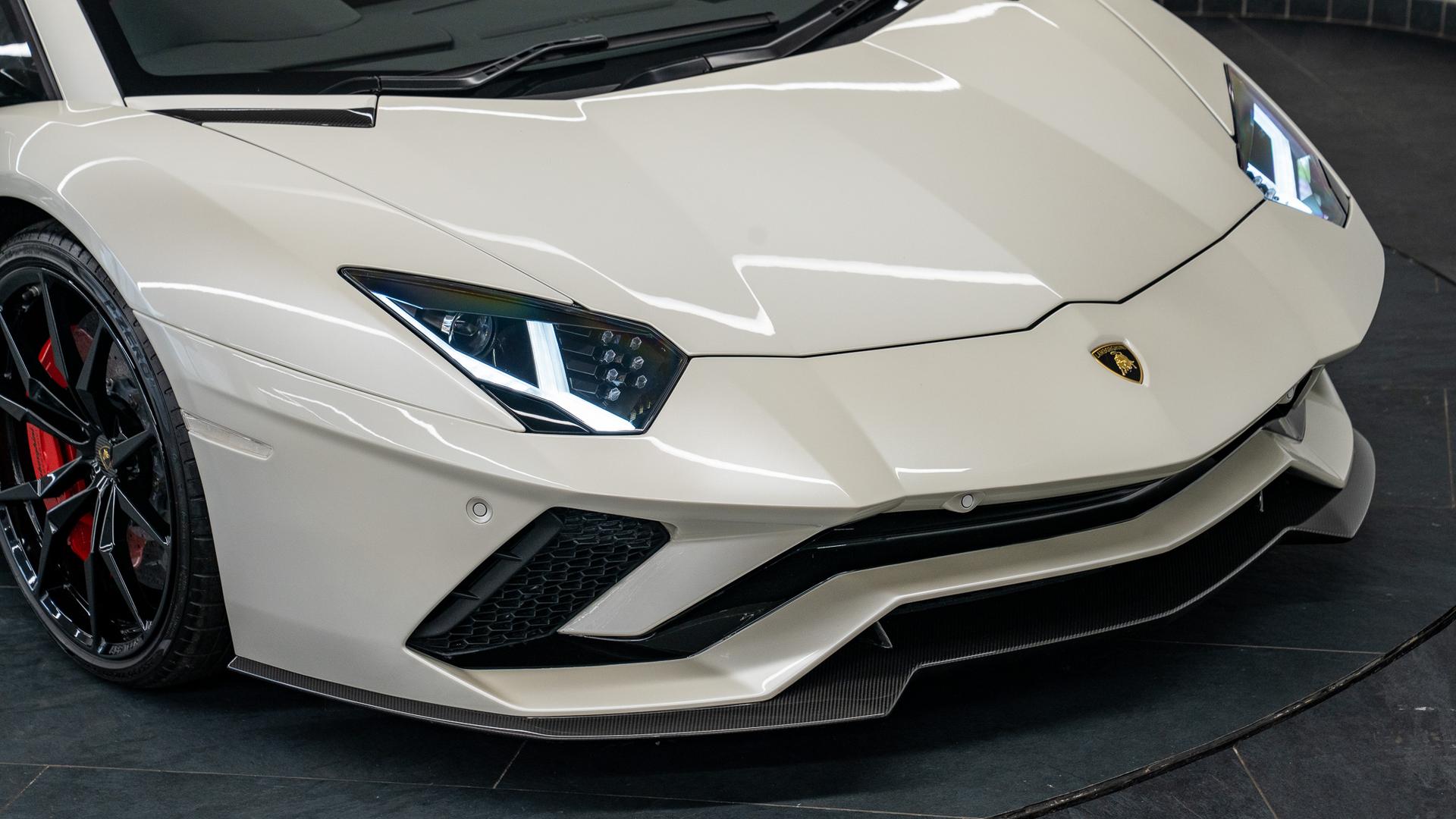 LAMBORGHINI Aventador Photo b6922513-72d3-482a-a851-907ee898549b.jpg