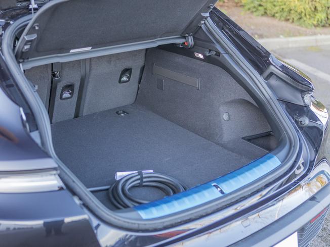 PORSCHE Taycan Photo 43