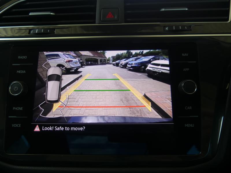 Volkswagen Tiguan Photo b6a522af-c36a-4454-801c-00cb406a5be8.jpg
