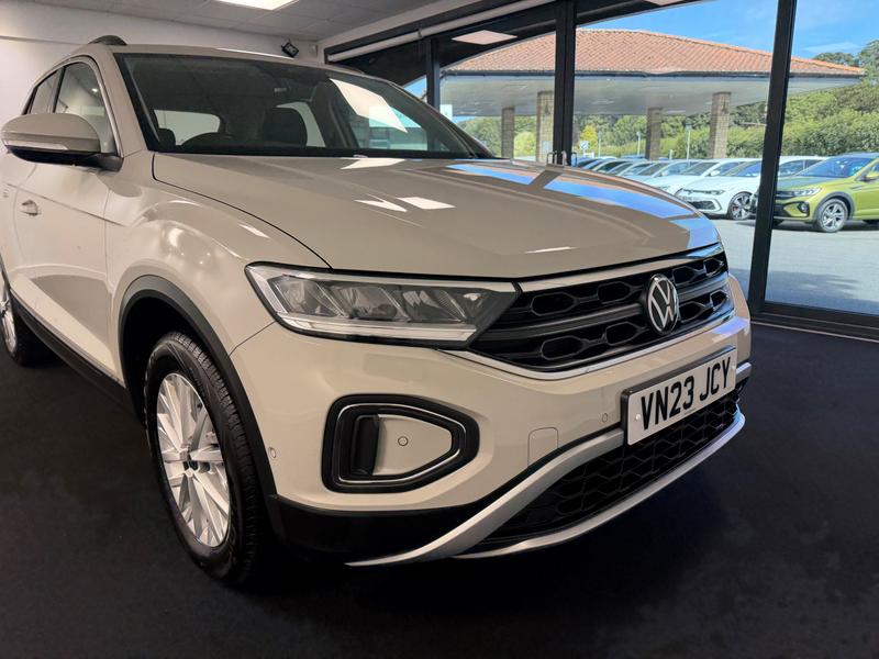 Volkswagen T-Roc Photo b6a68bf1-c3ad-4d57-b7fb-29ad33e43024.jpg