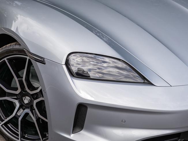PORSCHE Taycan Photo 30