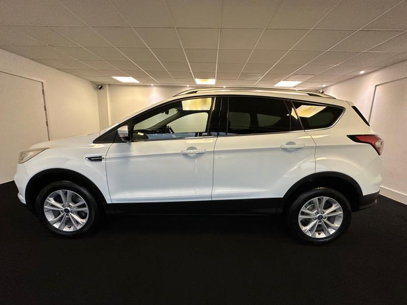 Ford Kuga Photo b6b1434f-1471-43c2-af7e-431fdce420b5.jpg
