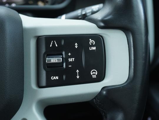 Land Rover Defender 90 Photo b6d029fa-1023-4ed8-af28-55f0582cc78f.jpg