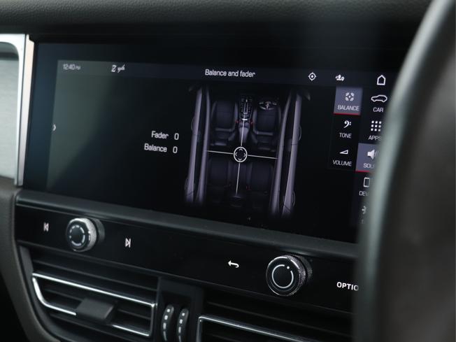 PORSCHE Macan Photo 43