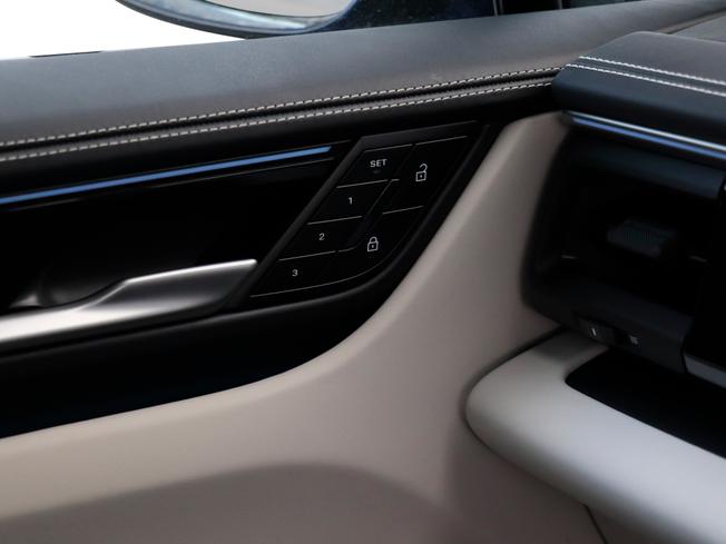 PORSCHE Macan Photo 26