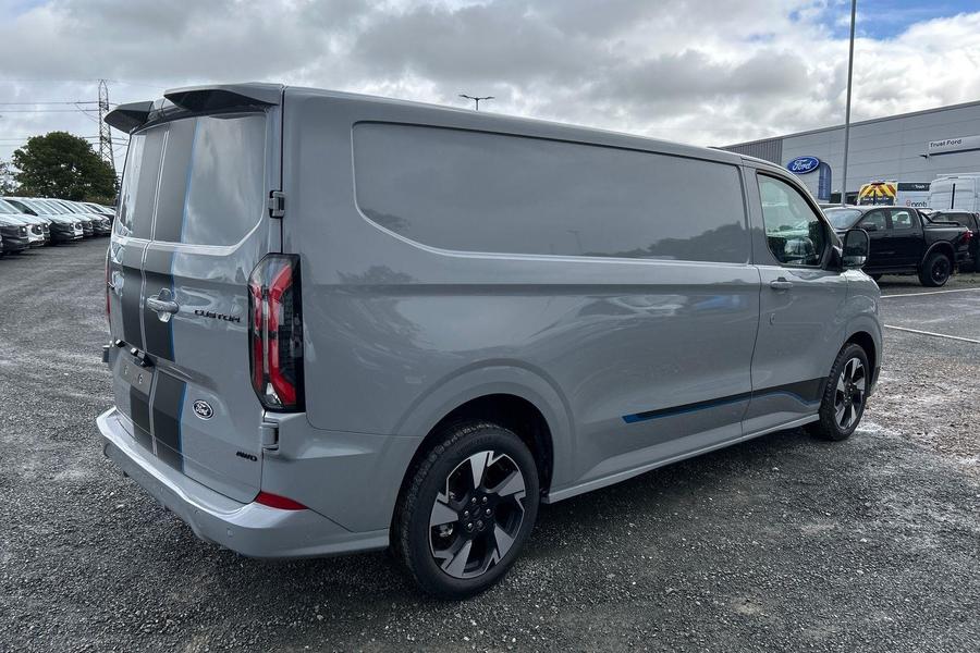 Ford TRANSIT CUSTOM Photo b6d8a679-3295-40d3-9ab0-370d66e58c3d.jpg
