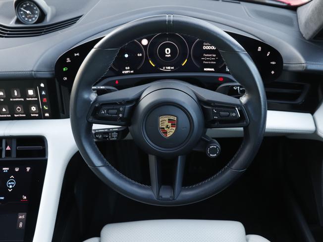 PORSCHE Taycan Photo 41