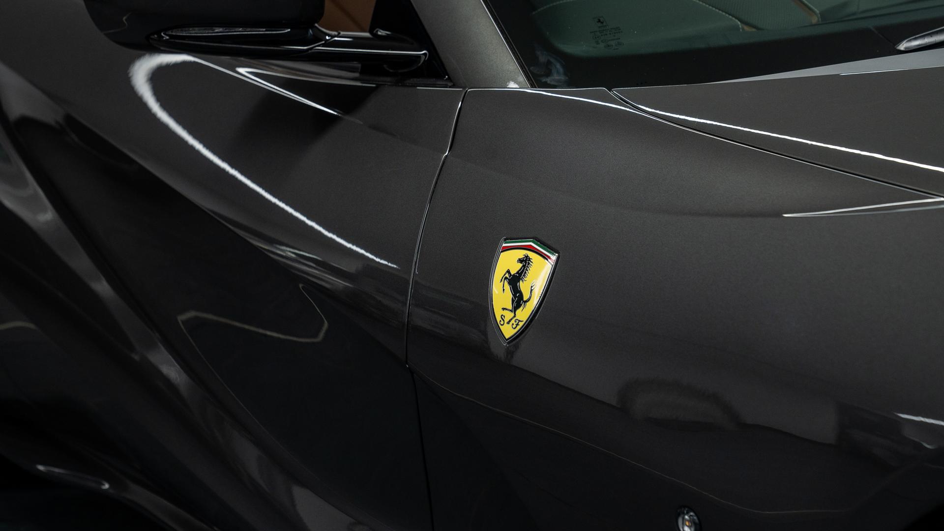 Ferrari 812 Photo b6e03266-b9ca-47fb-b983-8630adec9a66.jpg