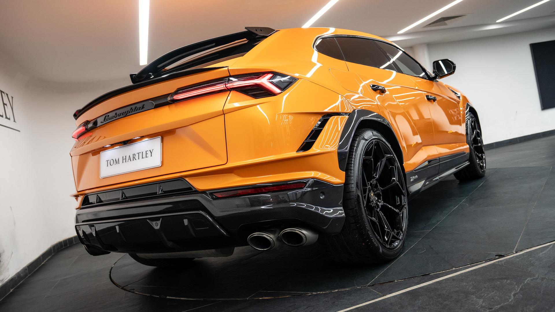 LAMBORGHINI Urus Photo b6e3032b-a7ea-4efe-b771-6ddb71d5672a.jpg