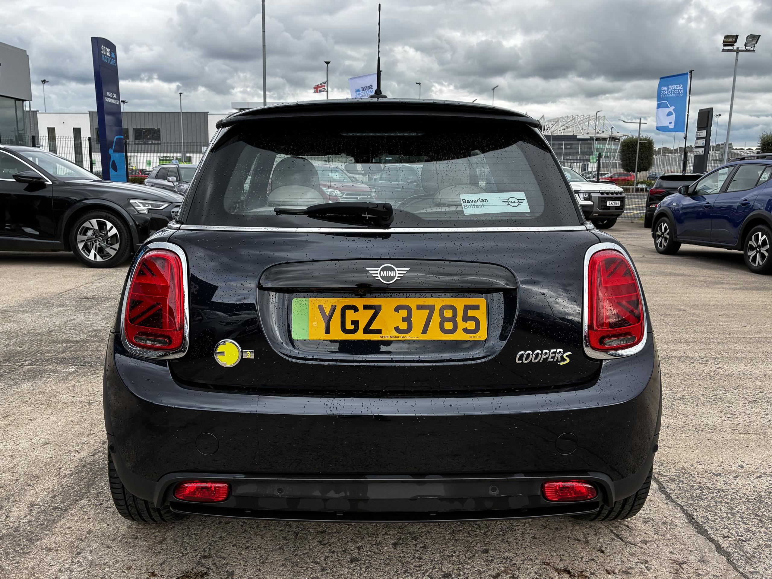 2022 MINI HATCHBACK 135kW Cooper S Level 3 33kWh 3dr Auto - vehicle photo 5 for sale on PureCar