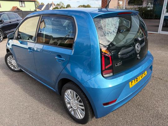 Volkswagen up! Photo b71684ef-3f54-4364-a01b-b6c6c5f3a0d8.jpeg