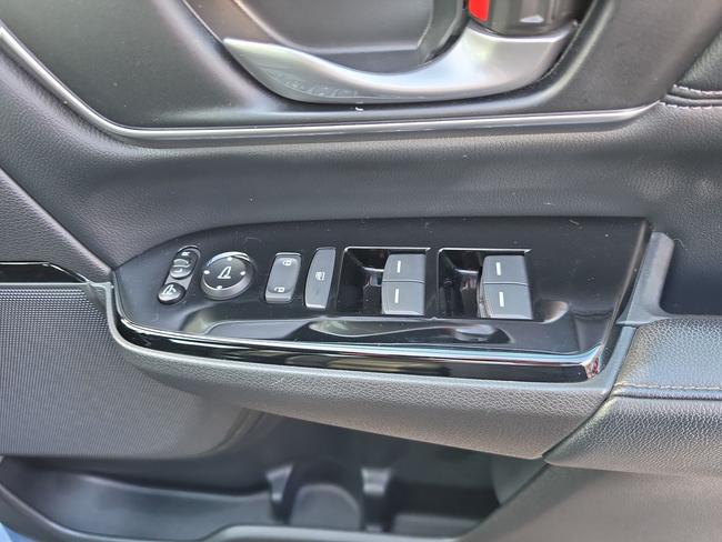 Honda CR-V Photo b7276489-a41c-461a-bde6-2a4296e30bba.jpg