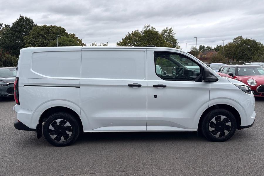 Ford E-TRANSIT CUSTOM Photo b76b6a2e-fdde-46d3-a136-e1d572f02377.jpg