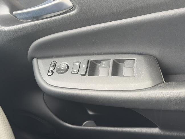 Honda Jazz Photo b76c4d3d-221f-4456-8f0f-e83efa2b775e.jpg