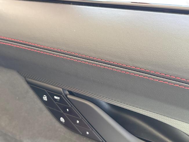 PORSCHE Taycan Photo 37