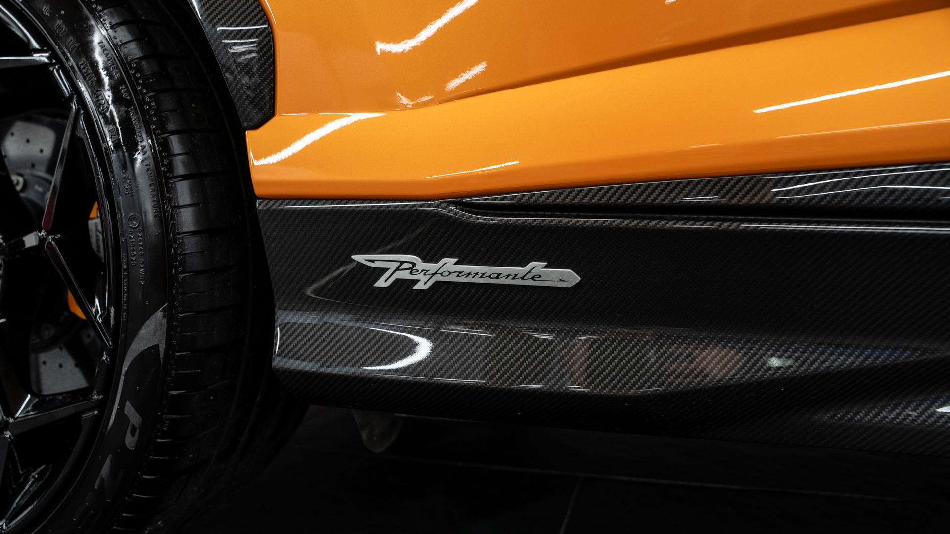 LAMBORGHINI Urus Photo b7a2973d-abed-4cc5-8b9a-fdf6145ee7ed.jpg