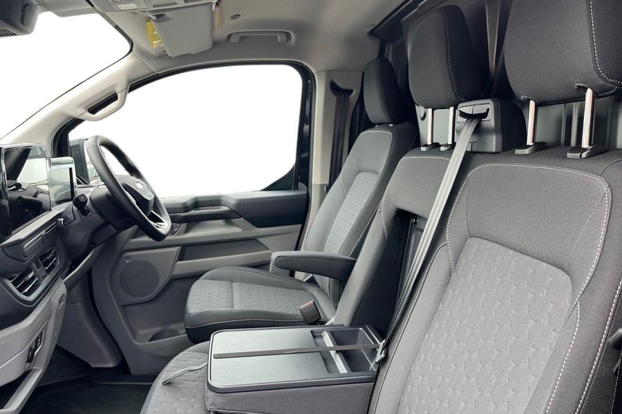 Ford TRANSIT CUSTOM Photo b7af2134-da61-4c43-8341-29b3d9967815.jpg