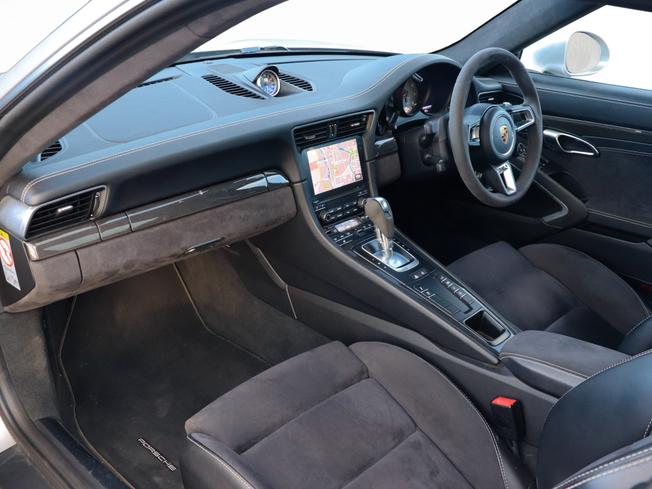 PORSCHE 911 Photo 3
