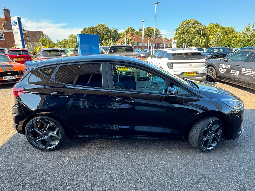 Ford Fiesta Photo b7b31606-8c6b-4851-9989-1604f8c4dfda.jpg