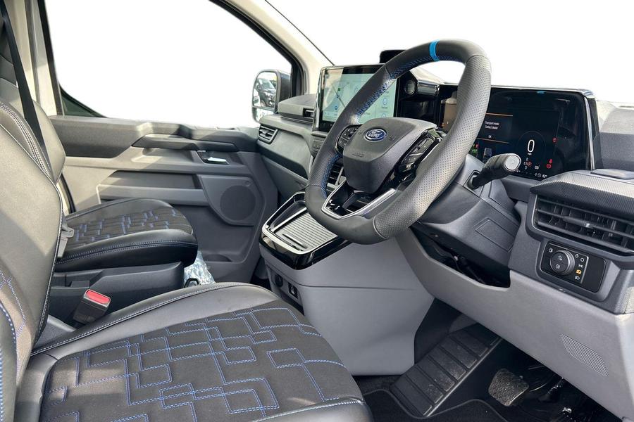 Ford TRANSIT CUSTOM Photo b7b5a84a-d581-409f-ac59-3dabee22ce4d.jpg
